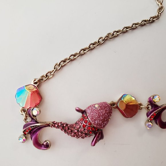 NWT Betsey Johnson  Fish Necklace. - Picture 5 of 10
